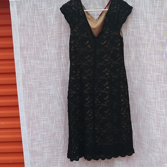 Woman's dress - Picture 2 of 3